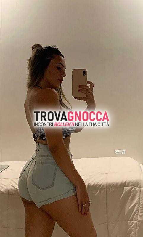 foto autentica 💣👅 vagina aperta pulita e bagnata💦💥 sensuale🦊 troia calda disponibile 24 ore 24 🎉🥳