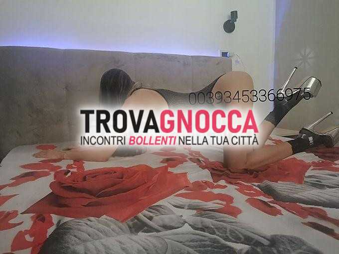 ragazza molto dolce sensuale coccolona carismatica e soprattutto educata