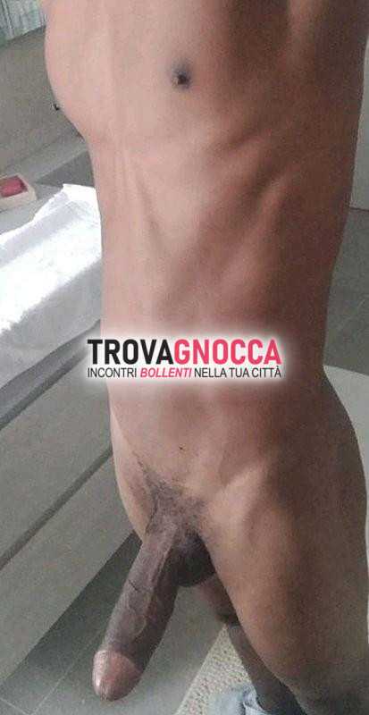 ciao sono mercenario latino fisico scultoreo possente attributo 24cm sempre pronto. ti offro mia combinazione unica passione e colore nero disponibile ogni giorno e ogni notte 24 ore 24.