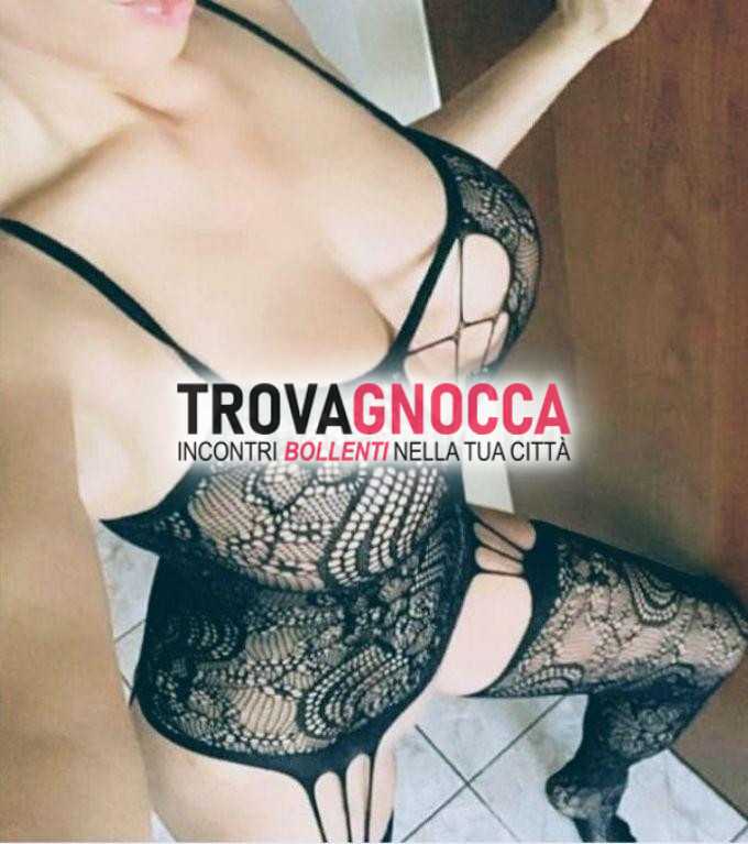 a cerignola donna incantevole mora dalla bellezza mediterranea