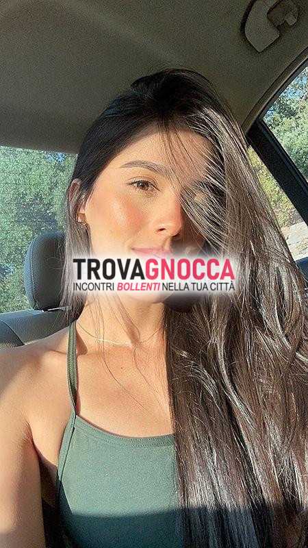 sono sola casa mia mamma È andata vacanza e ora cerco compagnia
