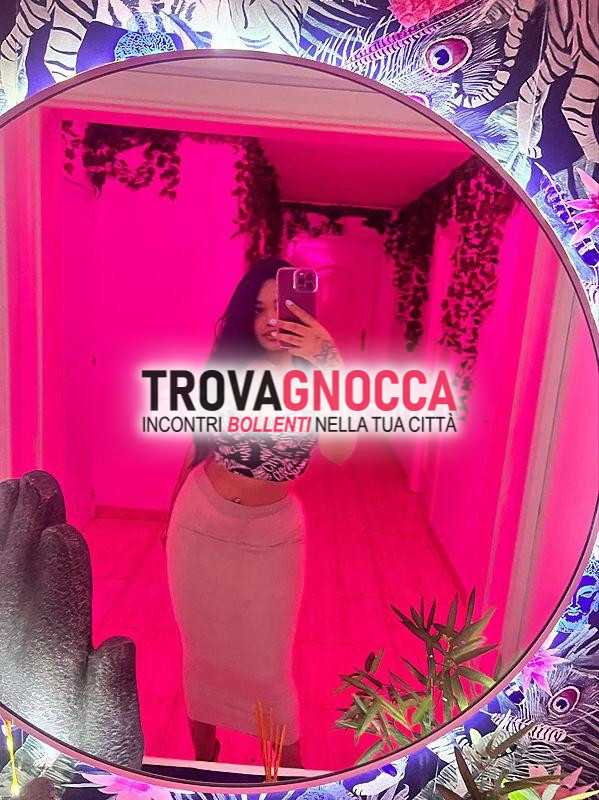 latina bollente curve naturali che non puoi resistere 💋