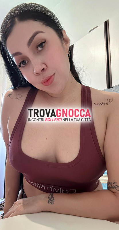 😍 💚💛dolce elegante y sensuale ragazza😍 colombiana💚💛indosso bandiera colombiana