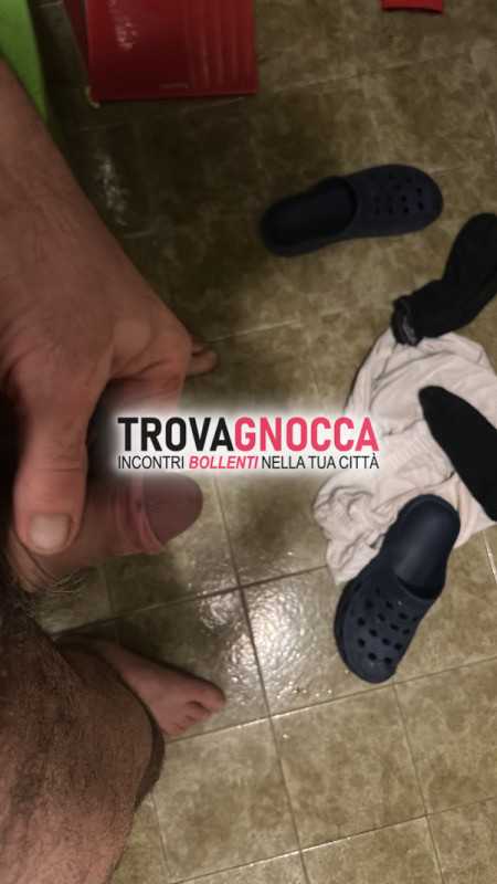 bel uomo etero aspetta mogli massaggi intriganti e altro