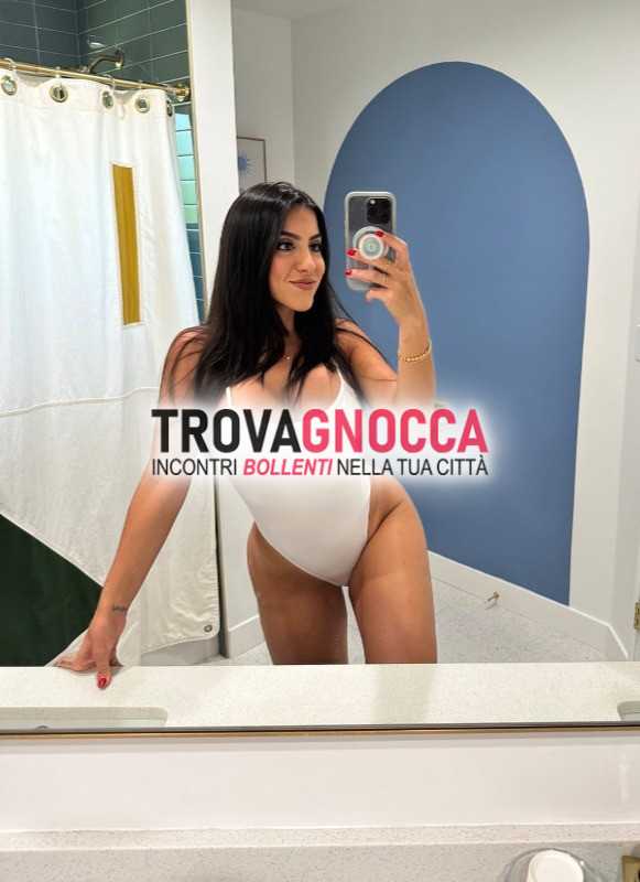 ciao vivo qui ❤como❤. ho culo grosso😍🍑