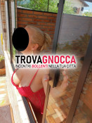 bellissima donna bionda sesta seno fantastica peschiera garda