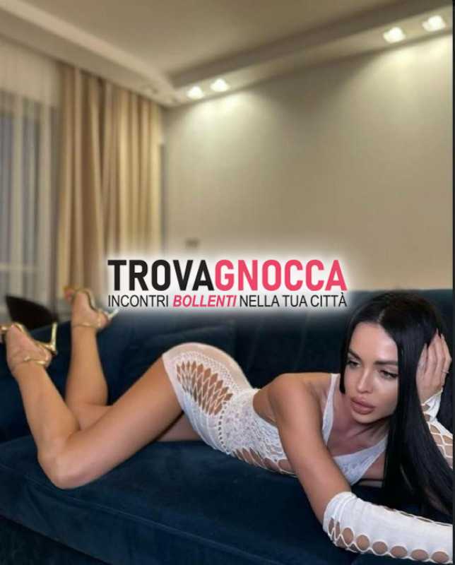 emy studentessa italiana disponibile videochiamata