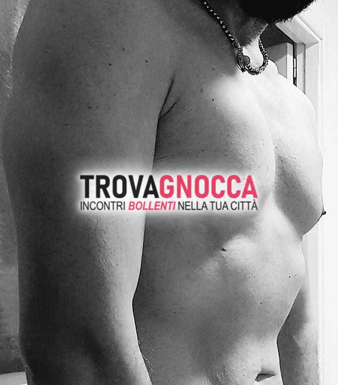 uomo sportivo cerca ragazze momenti passione