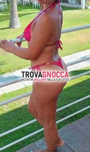 coppia cerca singoli momenti intesa e piacere condiviso. raggiungiamo esperienze indimenticabili insieme