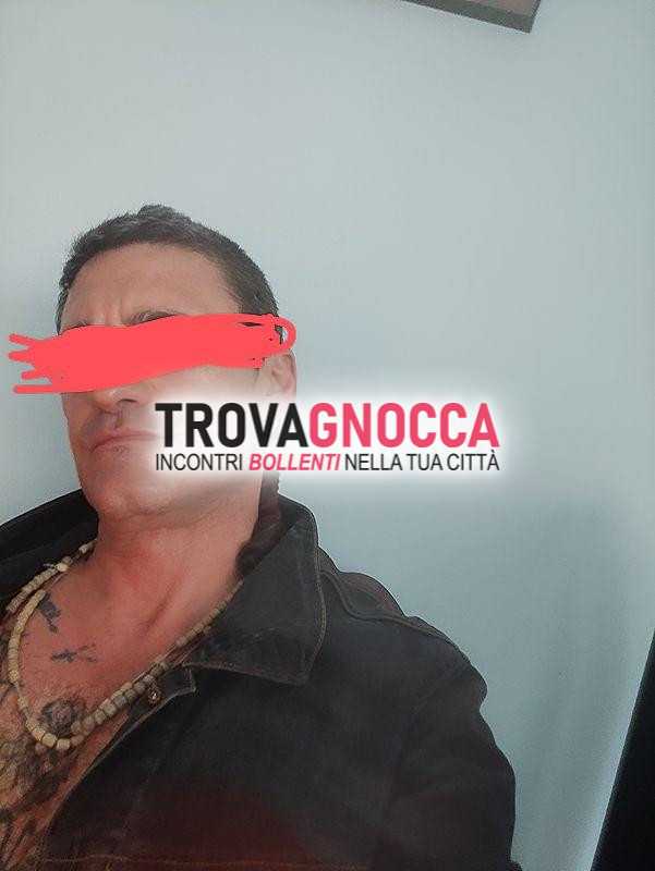 master autoritario cerca sottomessi pronti obbedire.