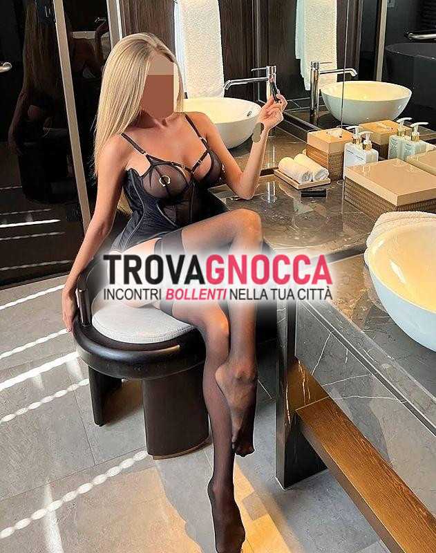 🇮🇹 giovane studentessa italiana è pronta ricevere tuoi messaggi whatsapp 💋