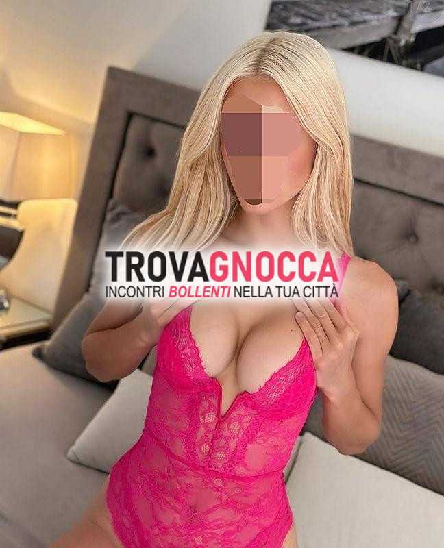 🇮🇹 giovane studentessa italiana è pronta ricevere tuoi messaggi whatsapp 💋