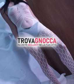 annalisa italiana presenza incantevole corpo strepitoso e viso stupendo. solo distinti.