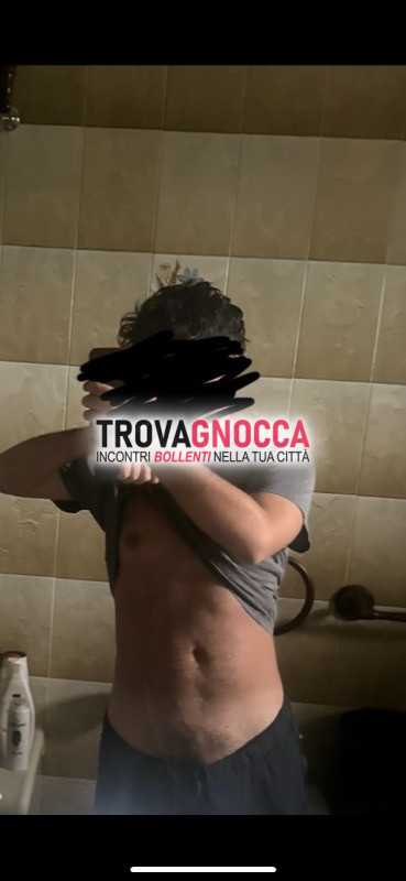 non ospito contattatemi whatsapp o telegram ragazzo giovane soddisfare donne cerca attenzioni