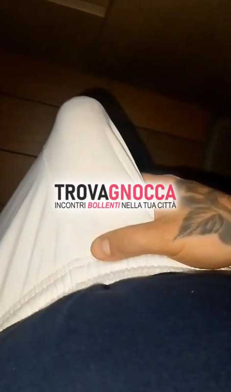 giovane ragazzo italiano cerca ora coppie o singole divertirsi.