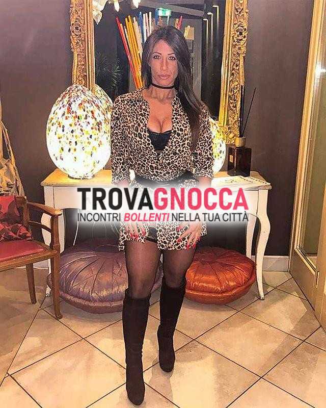 ciao sono simona ho 26 anni e sono napoletana. lavoro cam senza limiti e non faccio incontri. offro esperienze intense anal squirting e doppia penetrazione dildo. sono vera padrona e mistress pronta soddisfare tue fantasie.