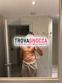giovane biondo 22 anni è qui realizzare tutte vostre fantasie più sfrenate. scrivetemi belle ninfomani che desiderano divertirsi e vivere nuove esperienze
