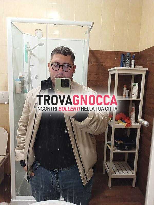 non ho macchina e non ho casa libera cerco uomini casa libera e macchina vicina. preferisco uomini carne e ciccioni io sono attivo