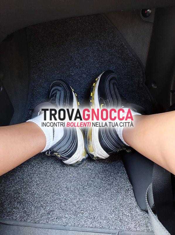 🥇master👑andrew🔥

master inebriante👑👑con calze sexy e piedi irresistibili👅👣 e fondoschiena sogno🍑🍑pronti essere adorati👣💦🤤🤤