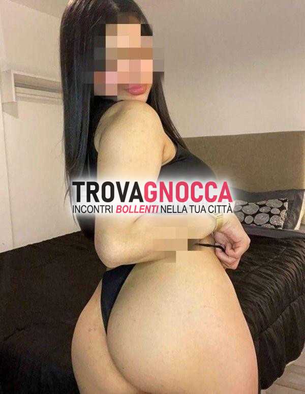 noemi pornodiva 🍭 ragazza napoletana solo 18 anni È vera troia cercando bel cazzone che mi sfonda💦 preparati essere sbocchinato al naturale gola profonda e sperma dovunque 💣