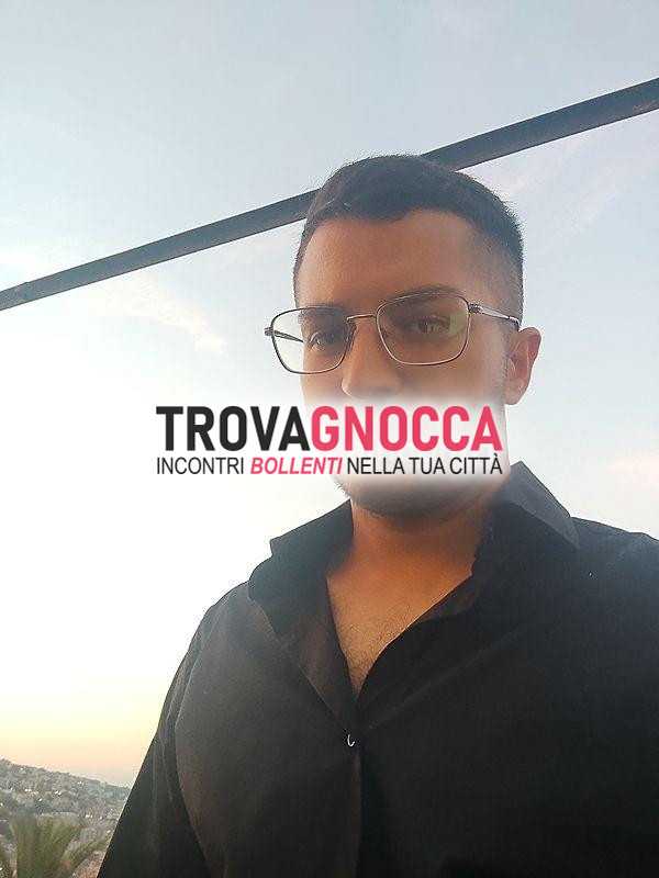 giovane ragazzo desidera esplorare momenti divertimento coppie e donne💯💯😘😘