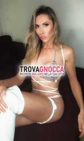 bellissima trans molto femminile mistress