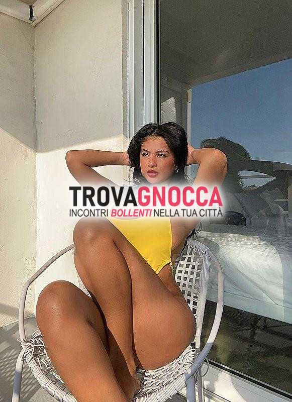 marcallo casone laura 27 anni. incantevole ragazza italocolombiana 🇮🇹🇪🇨 affascinante raffinata gentile e molto dolce.