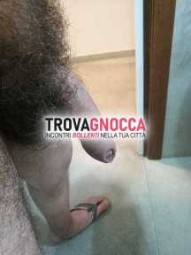 uomo cerca donna condividere momenti intimitÀ e divertimento