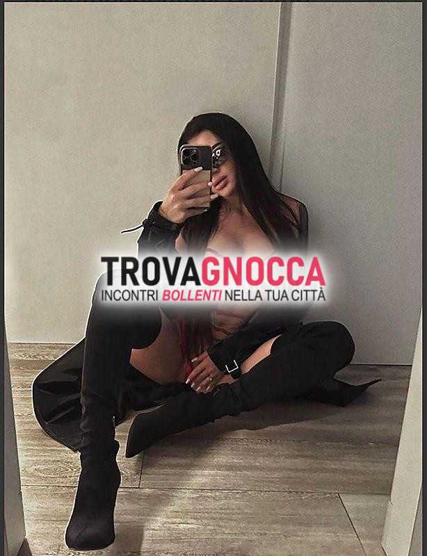 ❄️❌raggiungo e ricevo❄️❌ ⭐top⭐bellissima mora 🍓22anni 3t seno alta magra incantevole. novita assoluta 😘ragazza 😈 fiore dolce peccato🔞seducente e sensuale sexy.