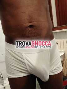 ragazzo colore è alla ricerca donna intrigante.