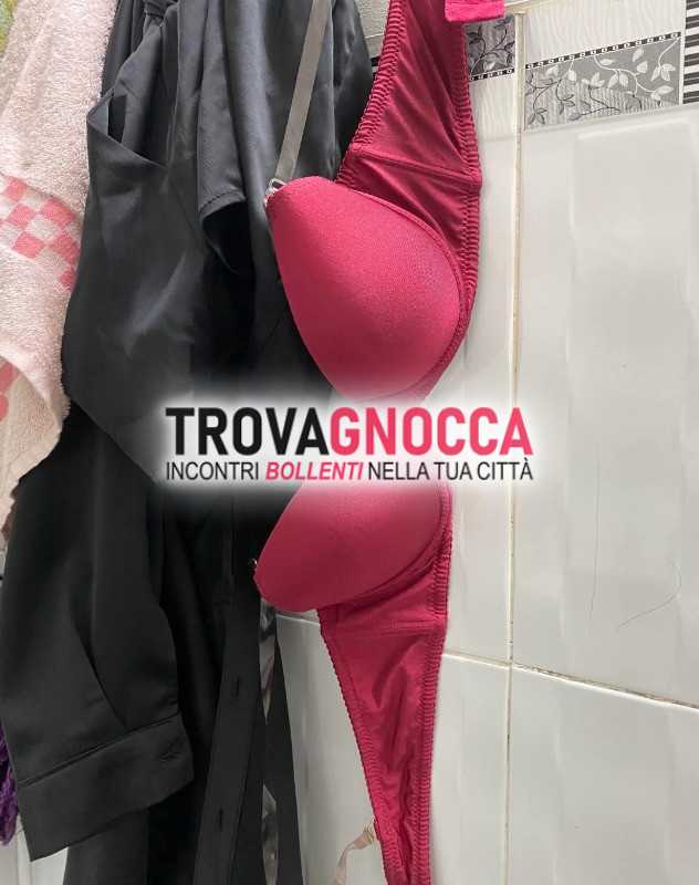 cerco amico coetaneo al quale piaccia prendere prelevare biancheria intima femminile dalla cesta dei panni sporchi 🍌 💦💦💦 🍆
