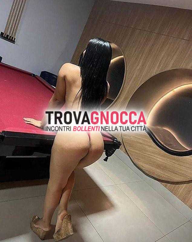 appena arrivata questa È mia prima volta qui mai vista bellezza cosÌ dall'italia 😍 bellissima bambola fantastico lato b   bocchino natale sono veramente bravissima