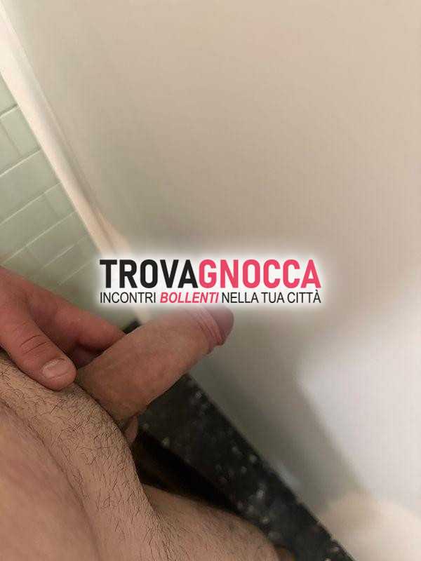 giovane ragazzo disposizione milf e coppie cerca un'avventura indimenticabile