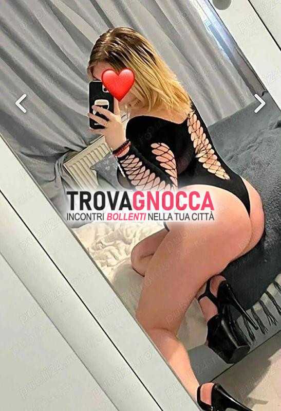 😘😘 ti regalo due volte piacere mirella. strap-on pioggia dorata e baci passionali. 😘😘