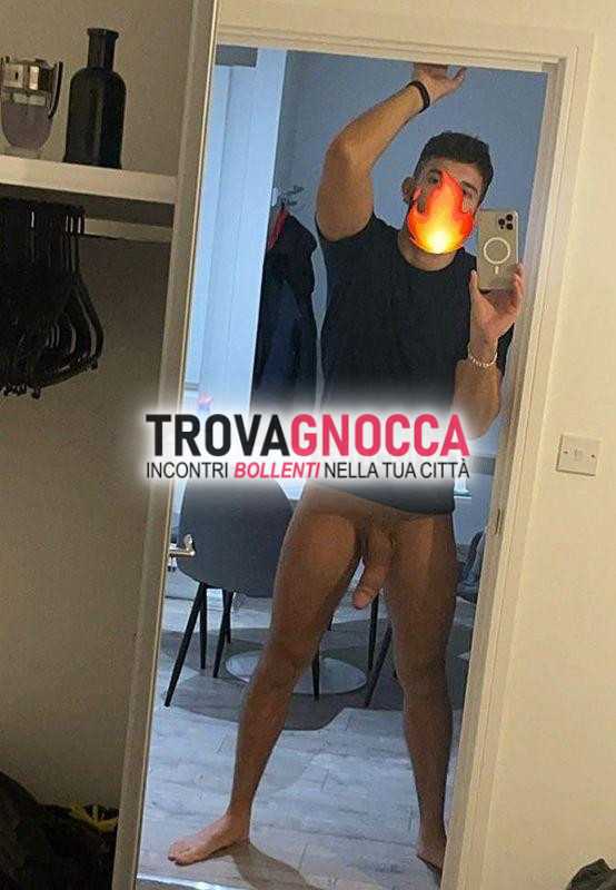 🅰️🅰️moreno🅰️🅰️ è qui incontro erotico e appassionato sono molto disponibile e prendo tutto calma senza fretta garantirti massimo piacere. 😋 mia specialità è massaggio prostatico 👄 e non mancherò farti sentire leccare ovunque tu desideri.
