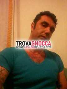 giovane dotato cerca donna over 60-70 invitare cena ristorante lusso.