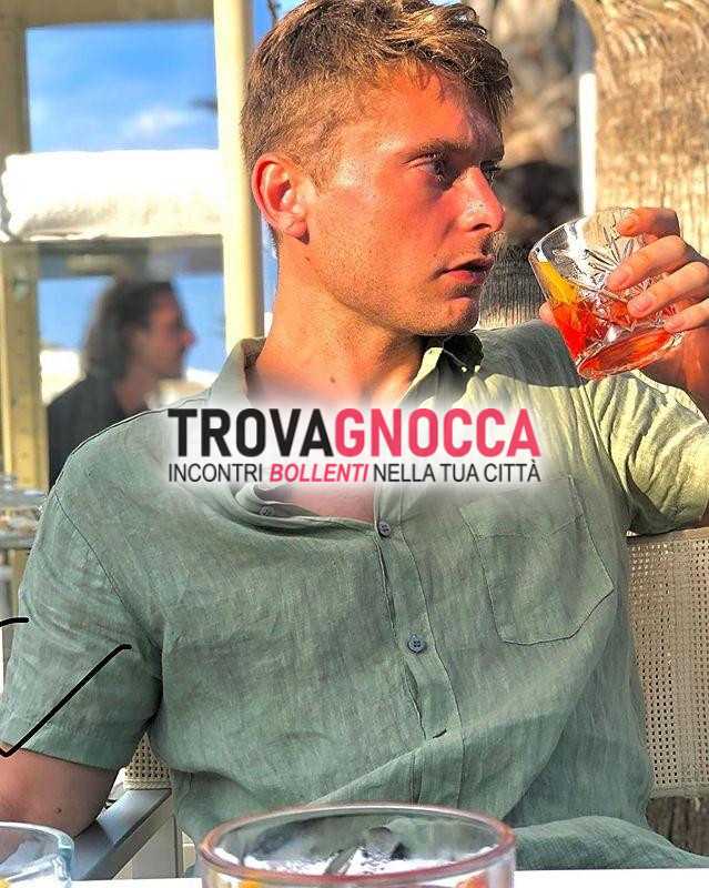 giovane biondo occhi blu profondi alto 190 e fisico scolpito cerca avventure piccanti. cerco persona rispettosa lontano indecisioni.