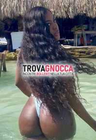 per prima volta incontro rosy diavoletta accattivante sesso 360°. renderÒ tuo momento unico massaggi 4 mani super completi. mio spazio È assolutamente riservato.
