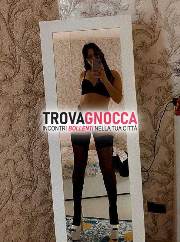 italiana incantevole corpo slanciato e capelli lunghi mora disponibile dalle 10 alle 23 tutti giorni. foto vere e ambiente rilassante clima e doccia anche insieme