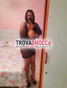 engi pontedera sono bella ragazza mora 👱‍♀ seducente 😋💋 faccione incantevole