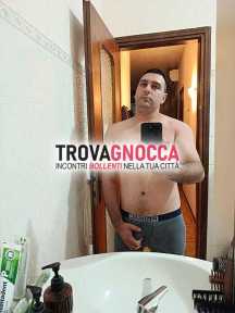 giovane riservato e audace desideroso vivere esperienze piccanti o più donne.