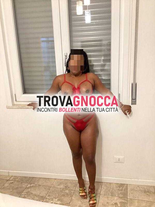 bellísima latina appena arrivata parma sua prima volta
