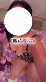sono canosa proprio corso garibaldi due passi dalla pizzeria rosano.