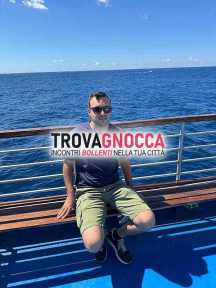sono giovane educato gentile e molto intelligente disponibile chi cerca compagnia speciale. desidero trovare persona giusta cui condividere momenti unici.