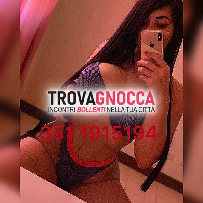 a appena giunta questa piccolina zoccoletta è qui sua prima volta ❤️ ho 19 anni e adoro essere lecata 🍭 e ricevere attenzioni fino bagnarmi. offro bocchino al naturale novità non perdere l'occasione 🍒