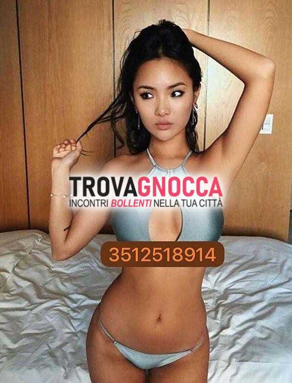 vicky thailandese porcellina giovane e vogliosa ama essere leccata e regalare baci lingua vero uragano passione