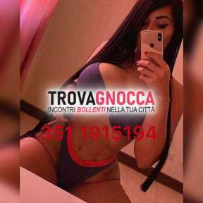 a appena giunta questa piccolina zoccoletta è qui sua prima volta ❤️ ho 19 anni e adoro essere lecata 🍭 e ricevere attenzioni fino bagnarmi. offro bocchino al naturale novità non perdere l'occasione 🍒