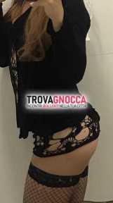 stupenda trav femminile vogliosa vivere momenti pura gioia ci sono ragazzi interessati divertirsi me