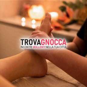 sabrina massaggiatrice infuocata e seducente è pronta offrirti un'esperienza rilassamento e piacere autentico senza alcuna fretta.