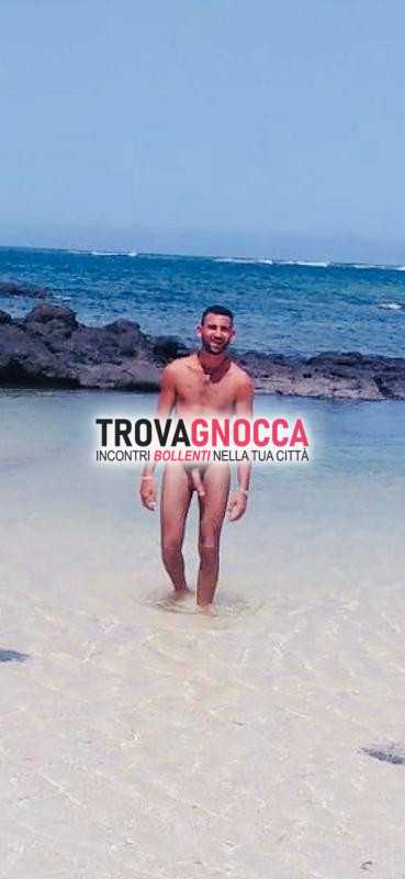 ragazzo italiano superdotato 23 cm reali attivo e passivo simpatico e sempre disponibile accoglie uomini generosi ambiente pulito e riservato. non fornisco risposte.